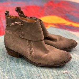 Ankle Boots in Dark Taupe